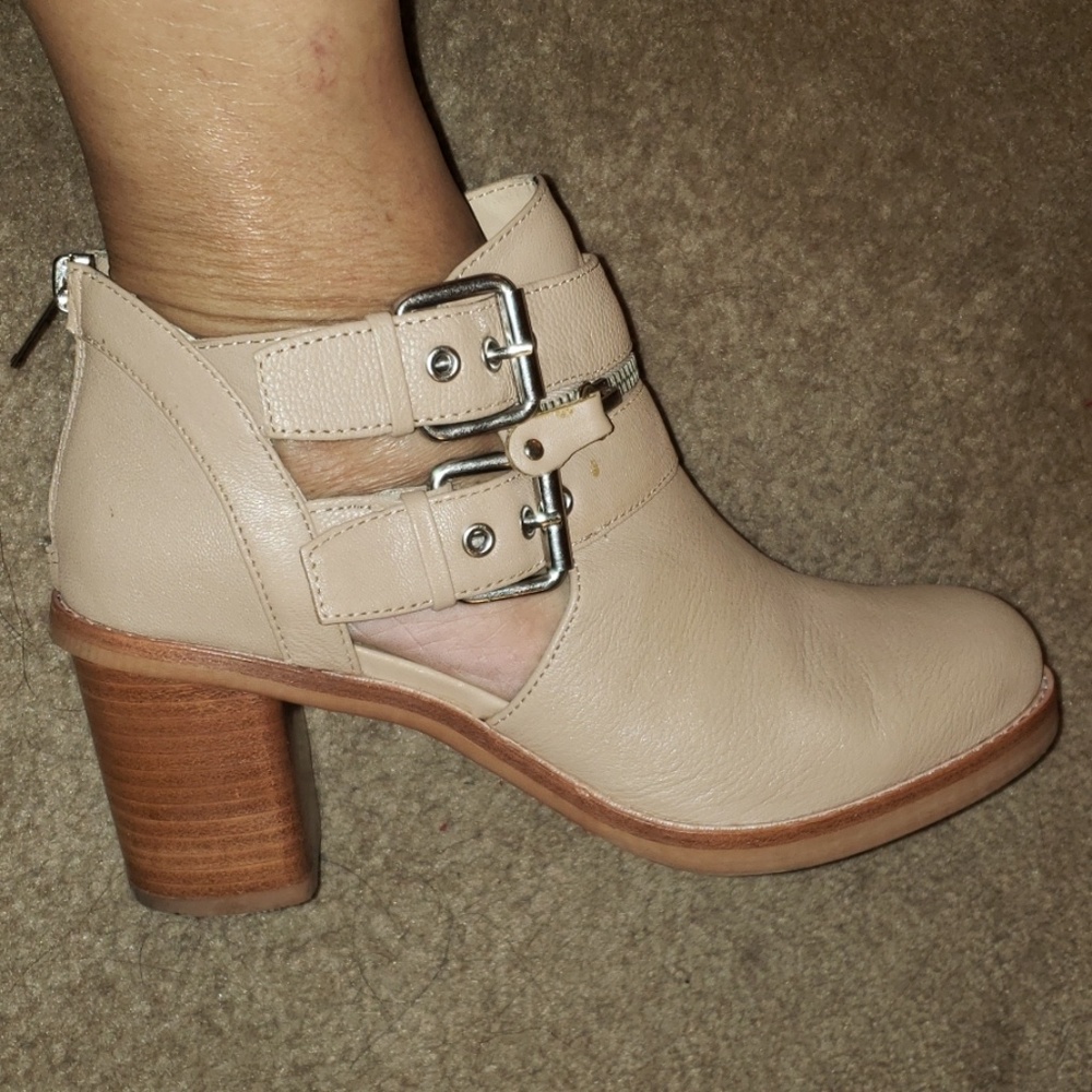 Dolce Vita nude realleather cut out booties EUC